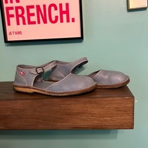 Duck feet, super cute Mary Jane’s, size 42